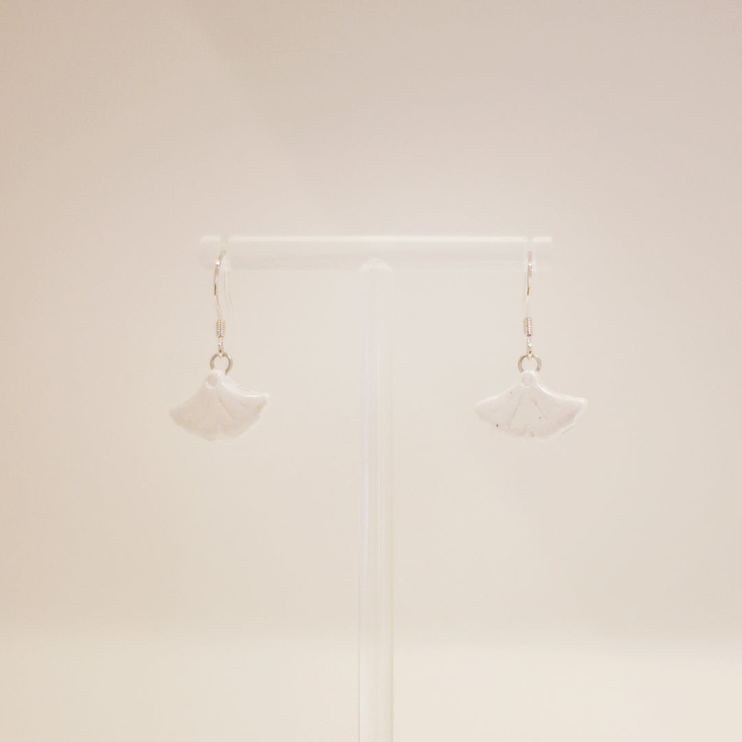 銀杏系列|小小銀杏白銀水泥短耳環 Ginkgo Series|Little Ginkgo White Silver Cement Earrings
