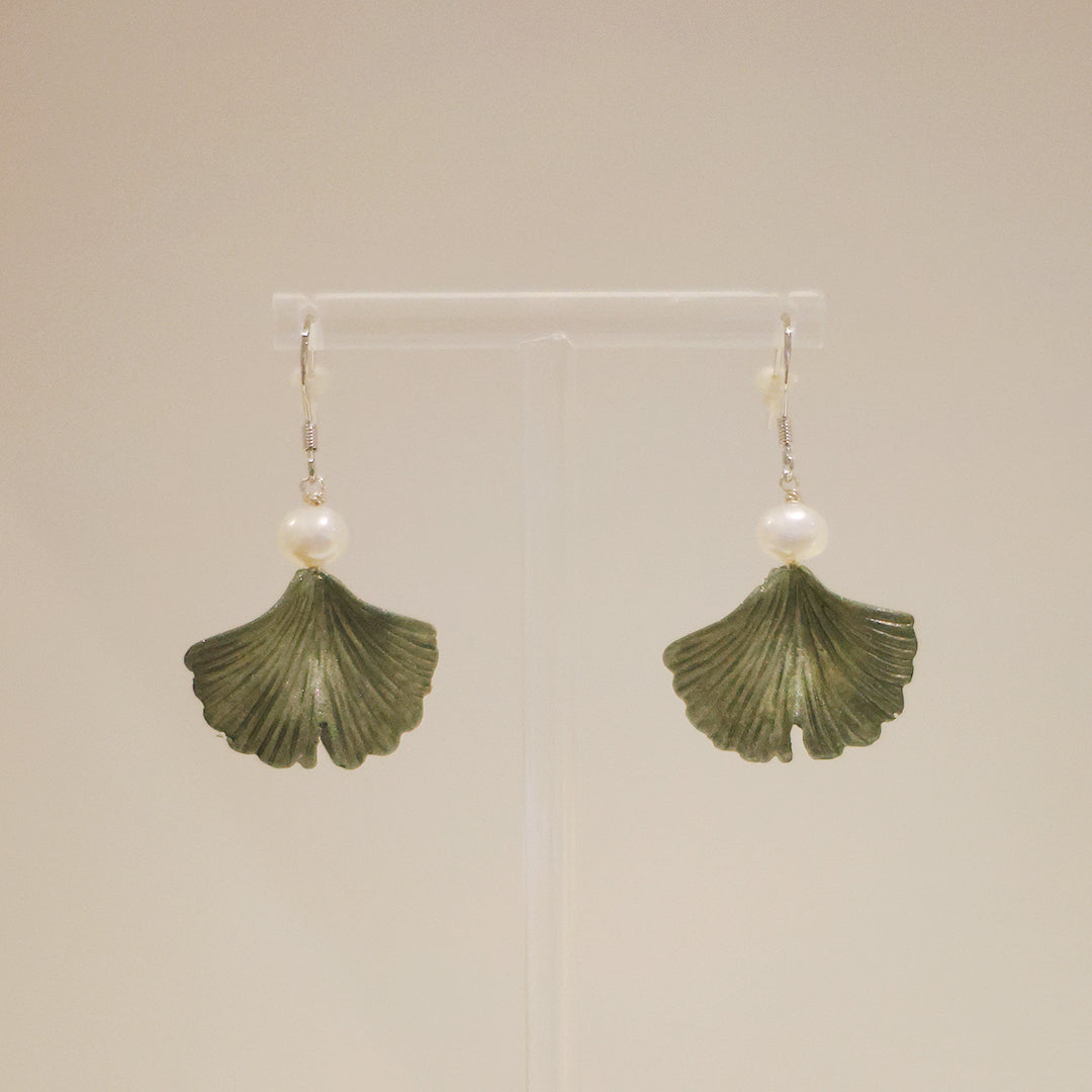 銀杏系列|橄欖綠銀杏珍珠耳環 Ginkgo Series|Silver Olive Green Ginkgo Pearl Earrings