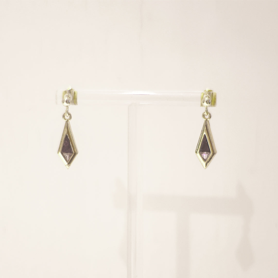 水晶系列|黑金色菱形水晶短耳環 Crystal Series|Night Diamond-Shaped Crystal Short Gold Earrings in Dark Gold
