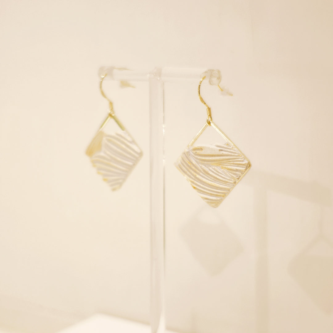 線條系列|白金色菱形垂吊線條水泥耳環 Line Series|Gold Diamond Cement Earrings