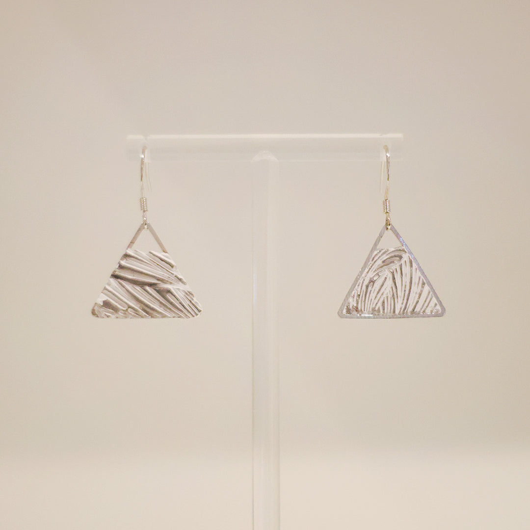 線條系列|白銀色三角垂吊線條水泥耳環 Line Series|Silver Triangle Cement Earrings
