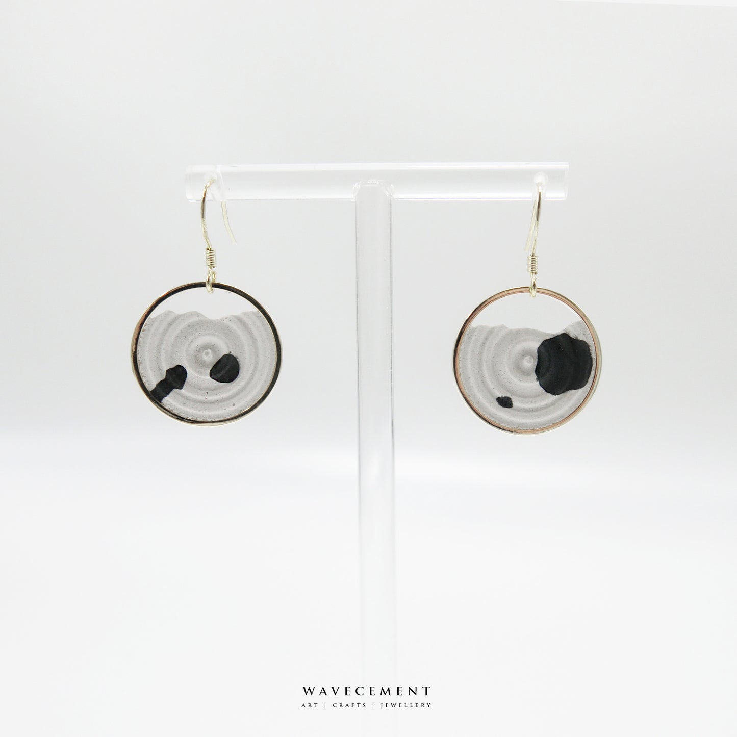 混色水紋系列|潑墨垂吊水泥耳環 Mixed Wave Pattern Series|Black and White Cement Earrings