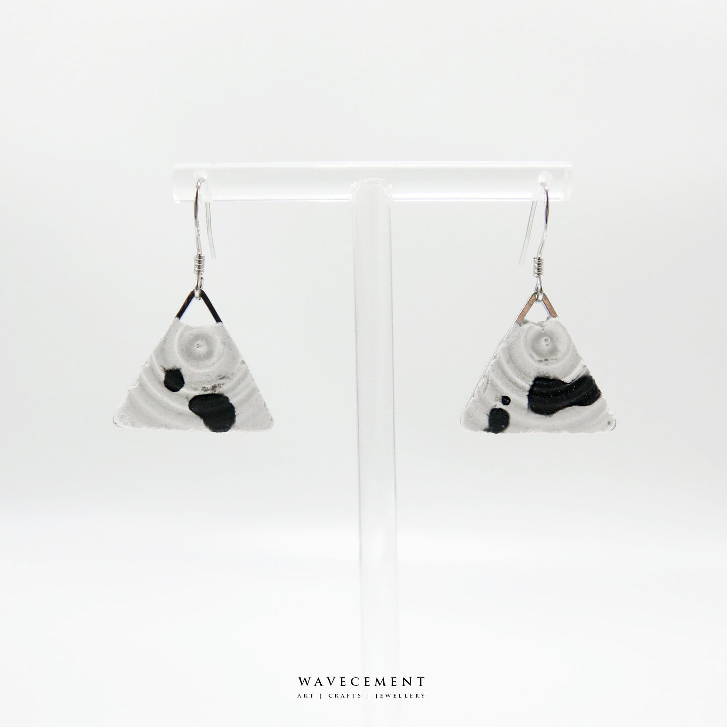 混色水紋系列|潑墨垂吊水泥耳環 Mixed Wave Pattern Series|Black and White Cement Earrings