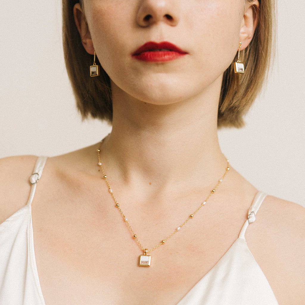 水晶系列 Crystal Series - 白晝方形水晶骨節耳環