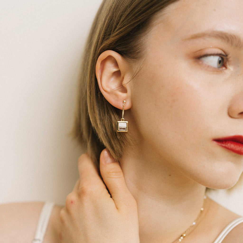 水晶系列 Crystal Series - 白晝方形水晶骨節耳環