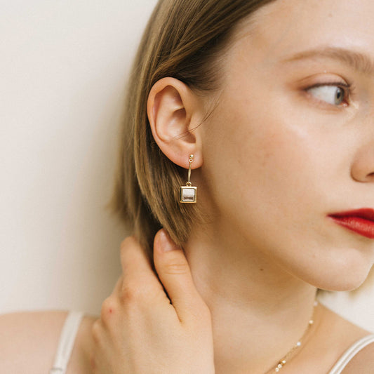 水晶系列 Crystal Series - 白晝方形水晶骨節耳環