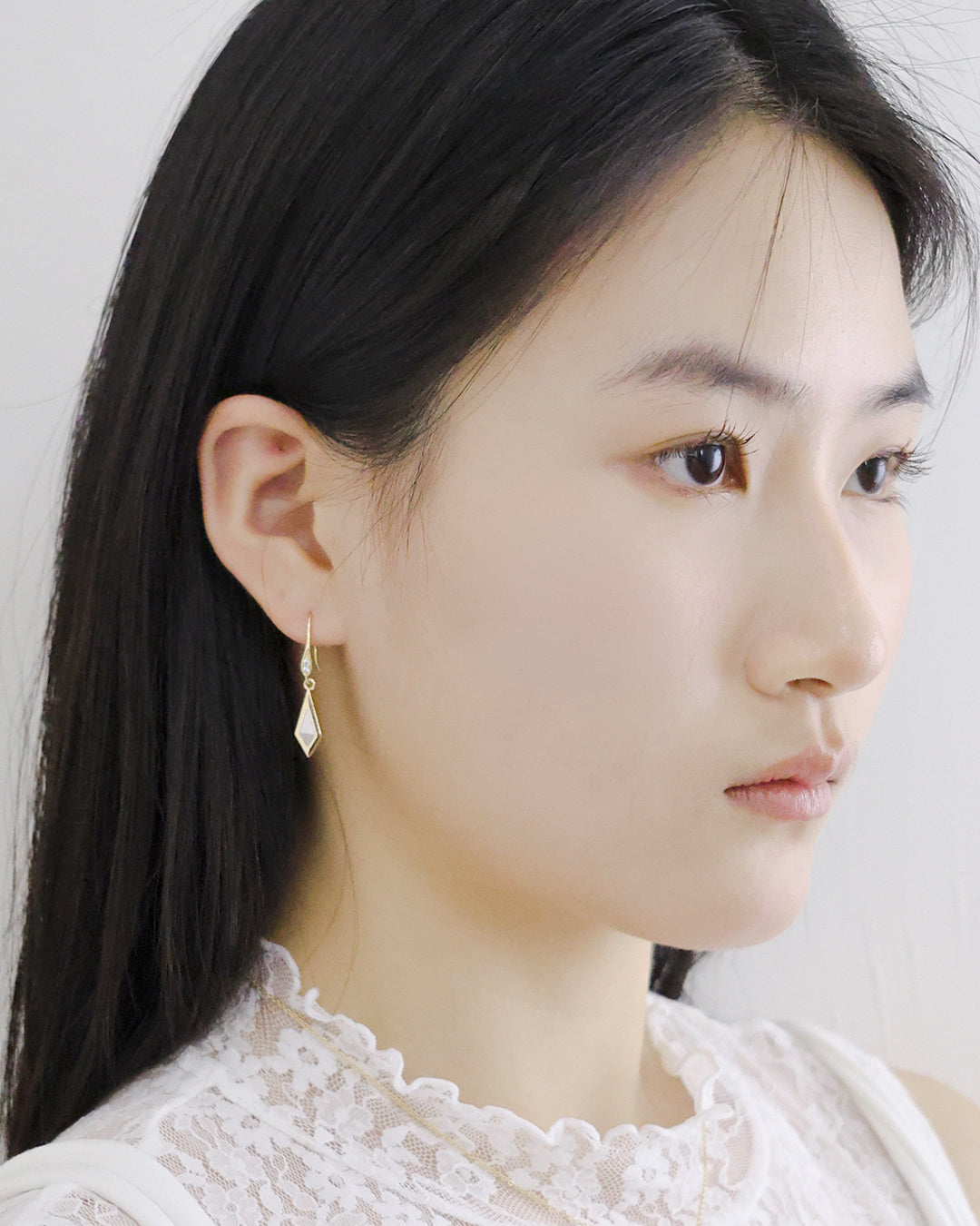 水晶系列｜白金菱形水晶小鑽耳環  Crystal Series｜White Gold Rhombus Crystal Stud Earrings