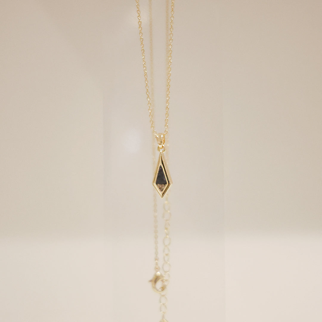 水晶系列｜黑夜菱形水晶金項鏈  Crystal Series｜Night Diamond-Shaped Crystal Gold Necklace