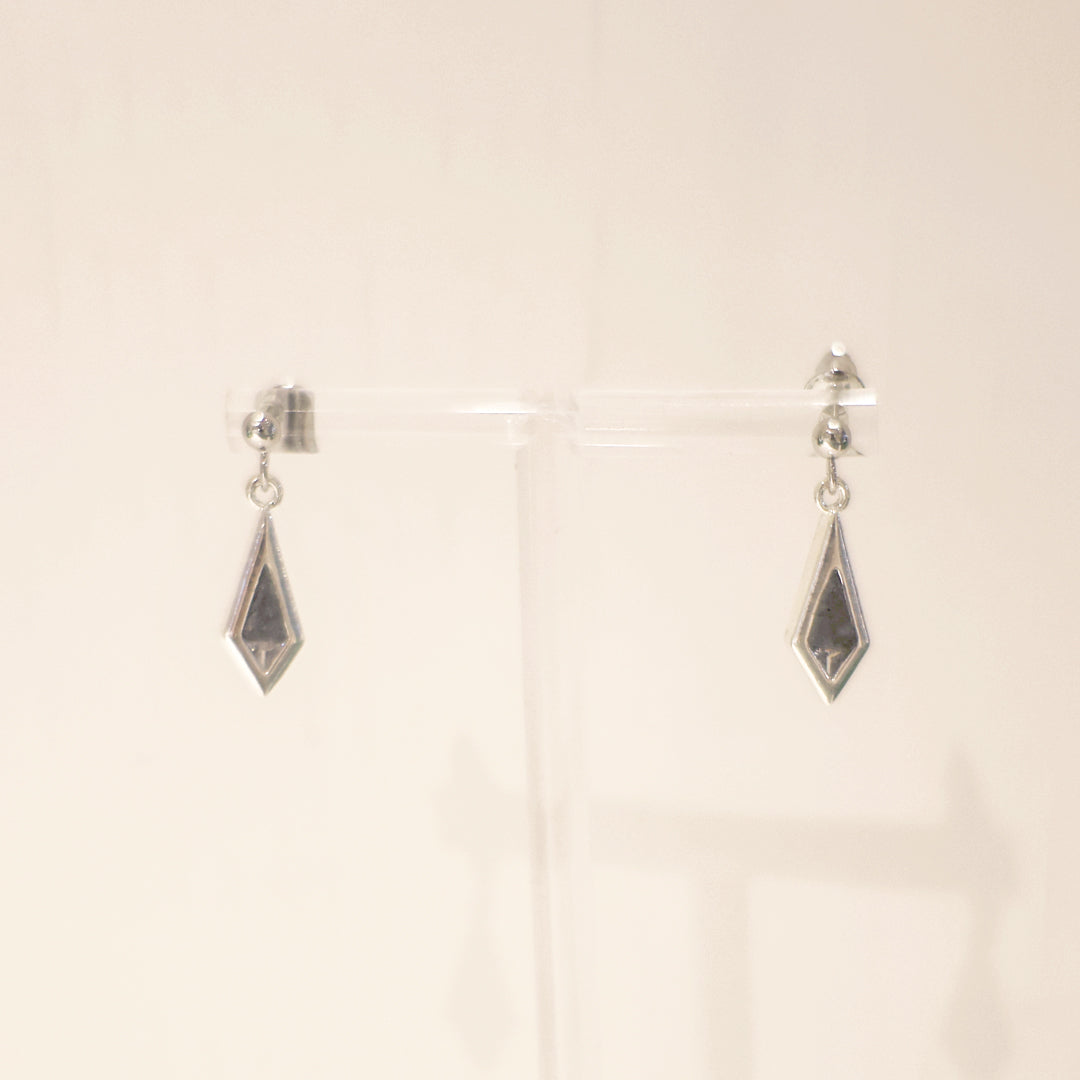 水晶系列｜黑銀色菱形水晶短耳環  Crystal Series｜Night Diamond-Shaped Crystal Short Silver Earrings