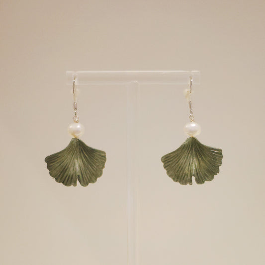 銀杏系列｜橄欖綠銀杏珍珠耳環  Ginkgo Series｜Silver Olive Green Ginkgo Pearl Earrings