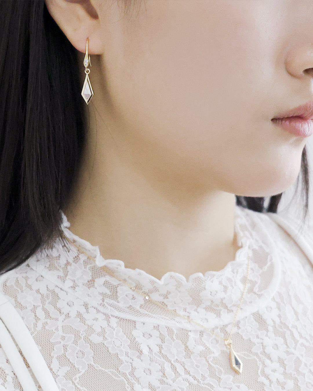 水晶系列｜白金菱形水晶小鑽耳環  Crystal Series｜White Gold Rhombus Crystal Stud Earrings