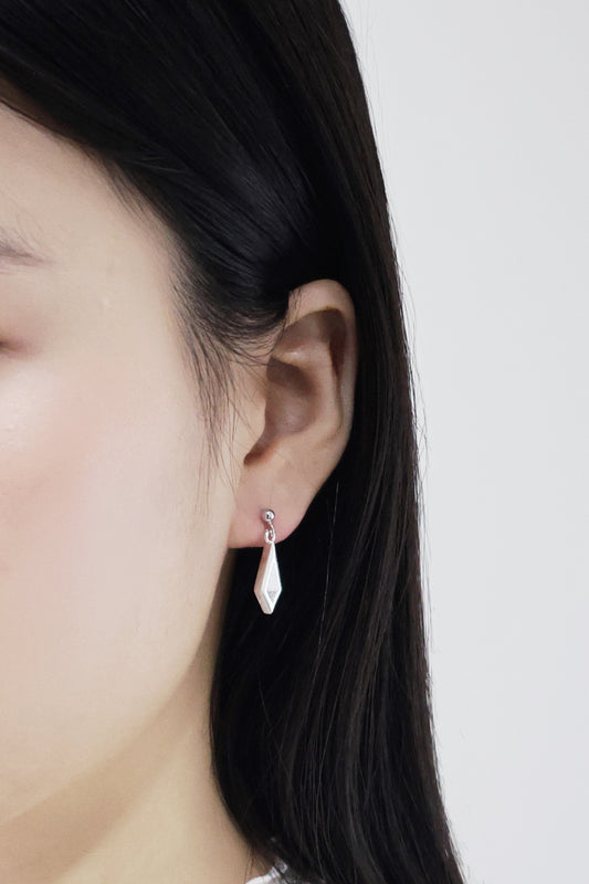 水晶系列｜白銀色菱形水晶短耳環  Crystal Series｜Day Diamond-Shaped Crystal Short Silver Earrings