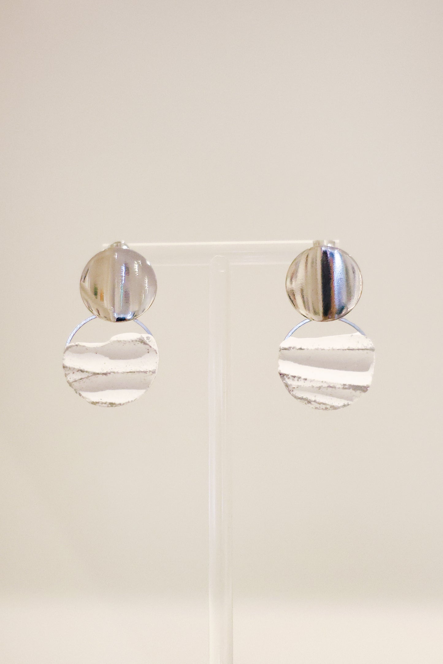 沙丘系列｜銀白圓形金屬沙丘耳環 Sand Dune Series｜White Silver Round Metal Dune Earrings