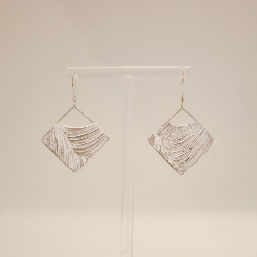 線條系列｜白銀色菱形垂吊線條水泥耳環 Line Series｜Silver Diamond Cement Earrings