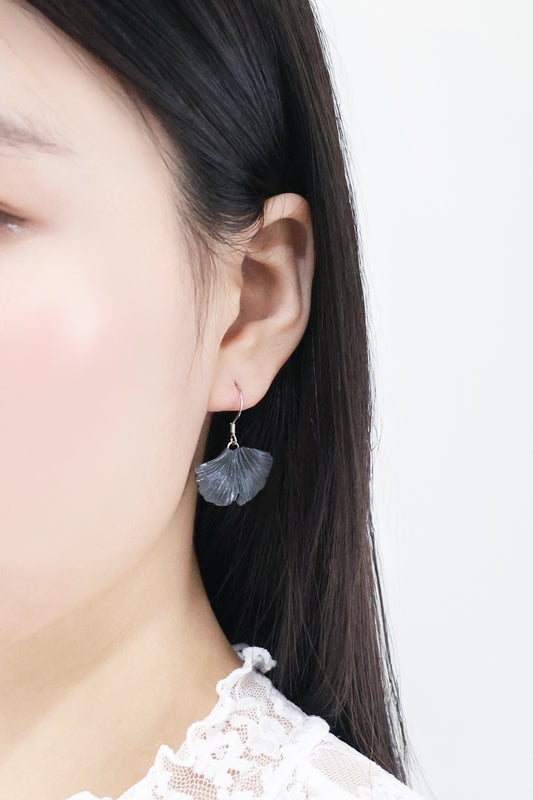 銀杏系列｜黑銀銀杏水泥短耳環 Ginkgo Series｜ Black Silver Ginkgo Cement Pendant Earrings