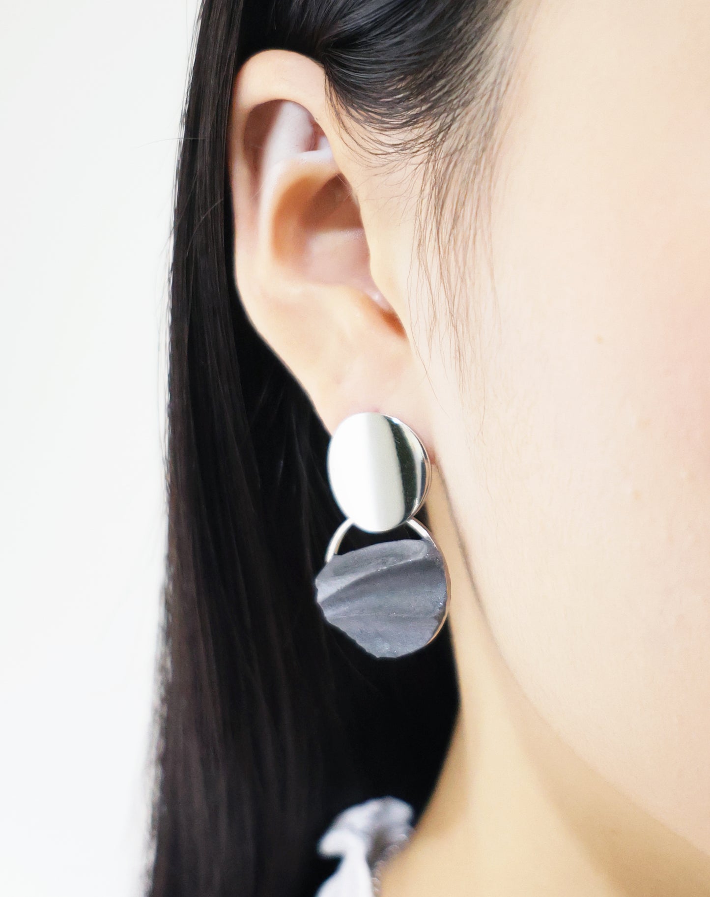 沙丘系列｜銀黑圓形金屬沙丘耳環 Sand Dune Series｜Black Silver Round Metal Dune Earrings