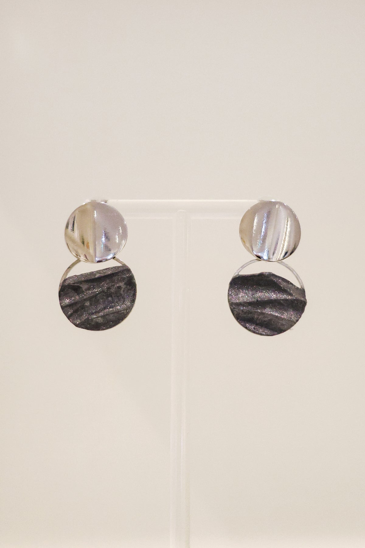 沙丘系列｜銀黑圓形金屬沙丘耳環 Sand Dune Series｜Black Silver Round Metal Dune Earrings