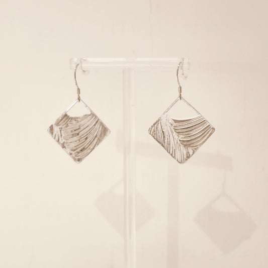 線條系列｜白銀色菱形垂吊線條水泥耳環 Line Series｜Silver Diamond Cement Earrings