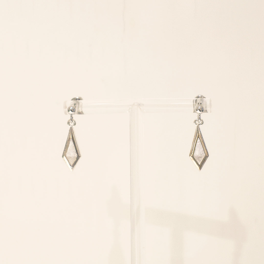 水晶系列｜白銀色菱形水晶短耳環  Crystal Series｜Day Diamond-Shaped Crystal Short Silver Earrings