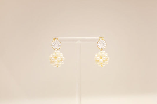 繡球花系列｜金白大繡球花耳環 Hydrangea Series｜Gold White Hydrangea Bloom Earrings
