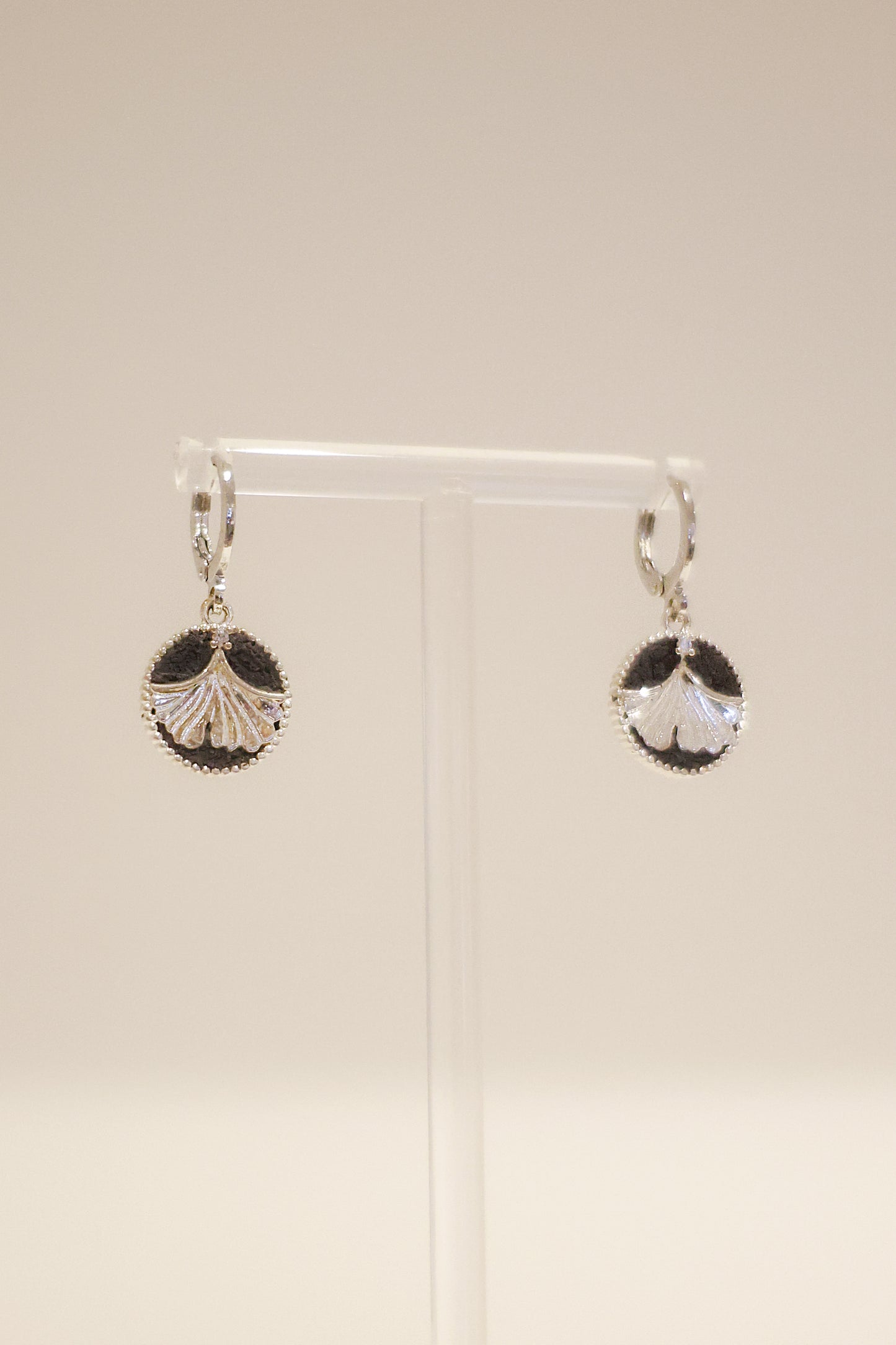 羅盤系列｜銀黑銀杏羅盤耳環  Compass Series｜Black Ginkgo Compass Silver Earrings