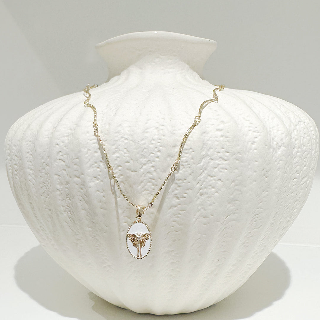 羅盤系列｜金白蝴蝶羅盤曲線項鍊  Compass Series｜White Butterfly Compass Gold Curved Necklace
