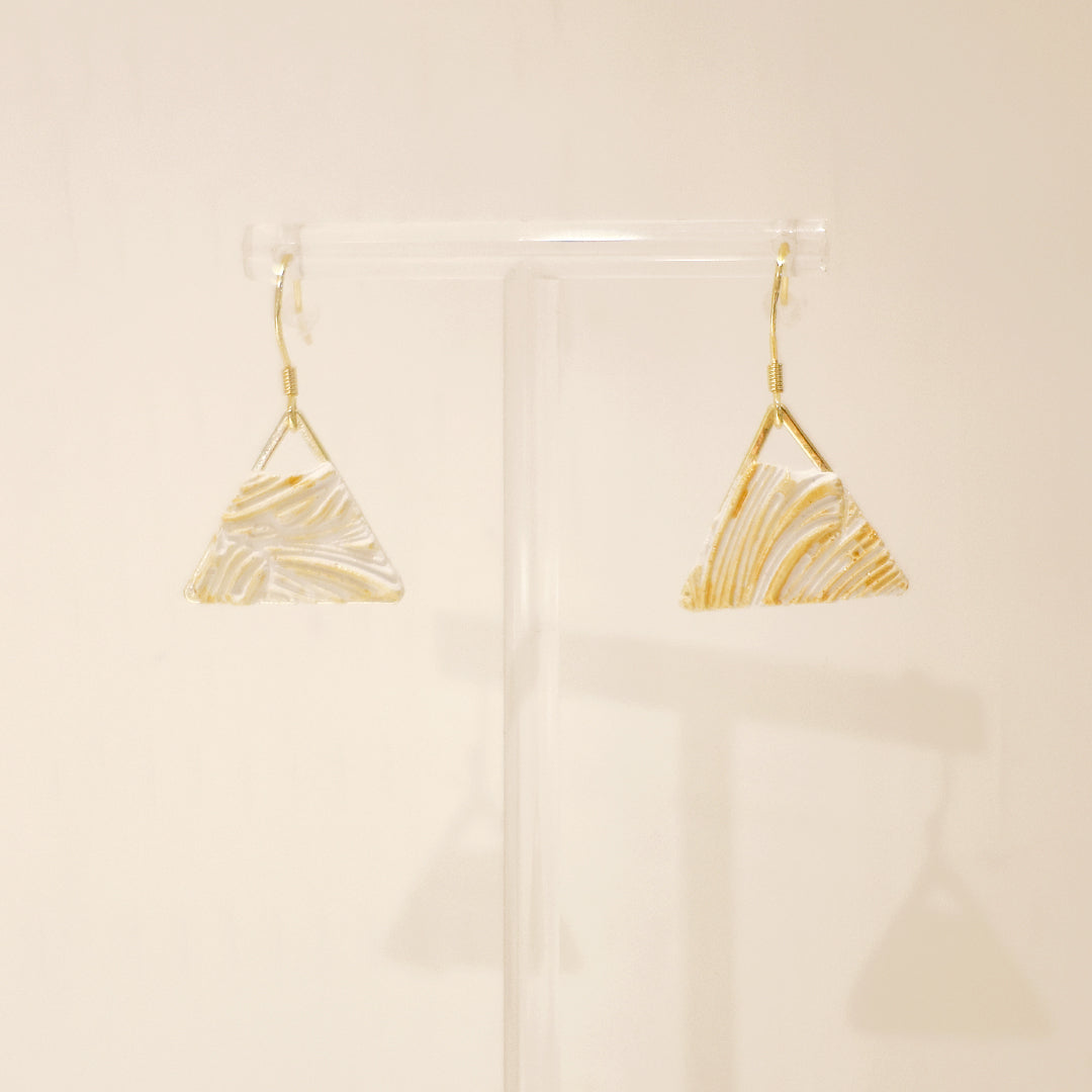 線條系列｜白金色三角垂吊線條水泥耳環 Line Series｜Gold Triangle Cement Earrings