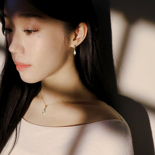 水晶系列｜白金色菱形水晶（短）耳環  Crystal Series｜Gold Diamond-Shaped Crystal Short Earrings