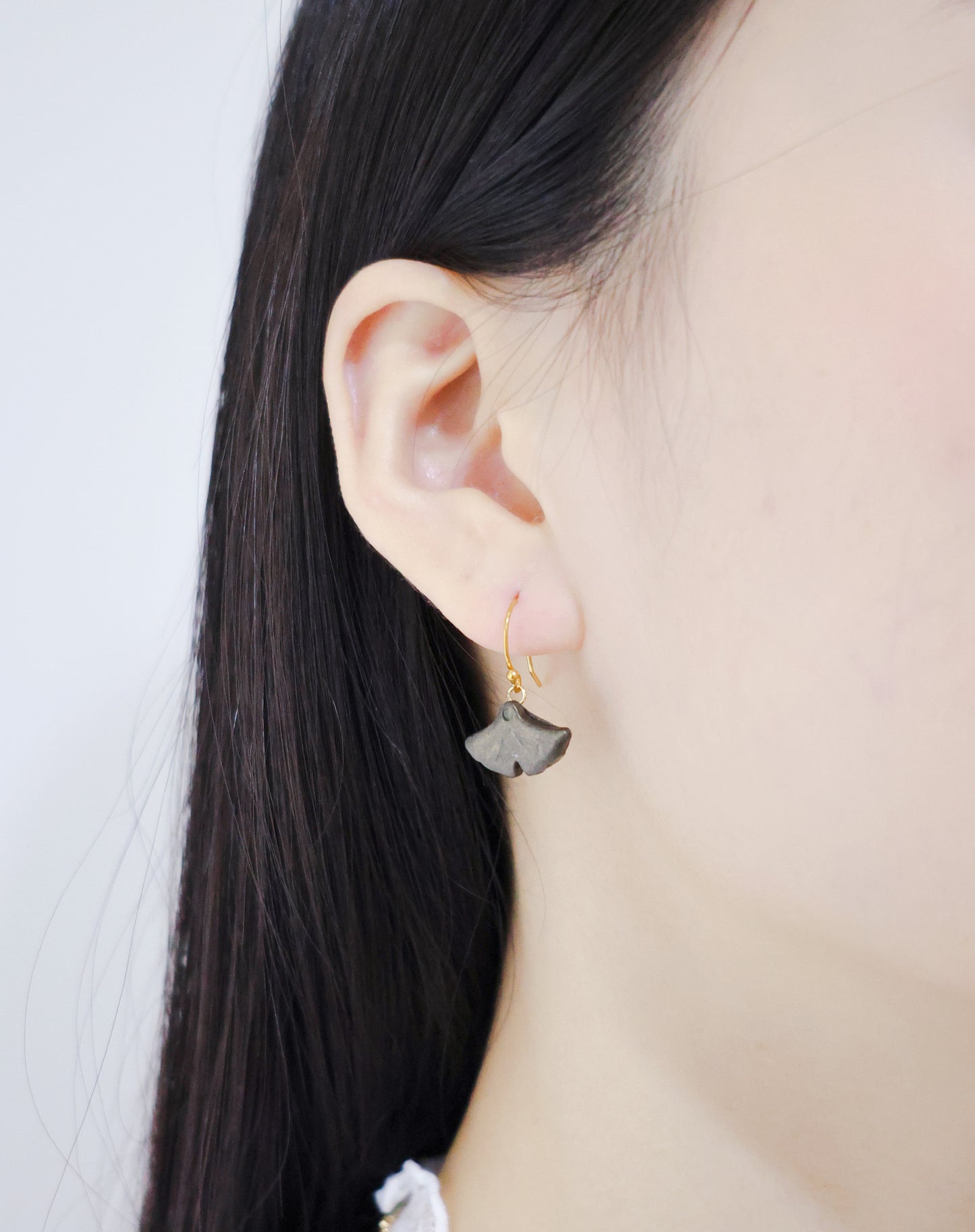 銀杏系列｜小小銀杏黑金水泥短耳環 Ginkgo Series｜Little Ginkgo Black Gold Cement Earrings